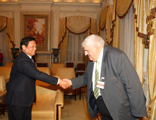 市领导会见出席世界奥林匹克城市联盟峰会的境外城市代表