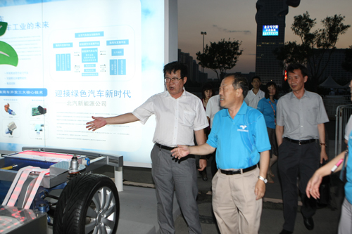 北京奥运城市发展基金会理事单位参观夏日文化广场